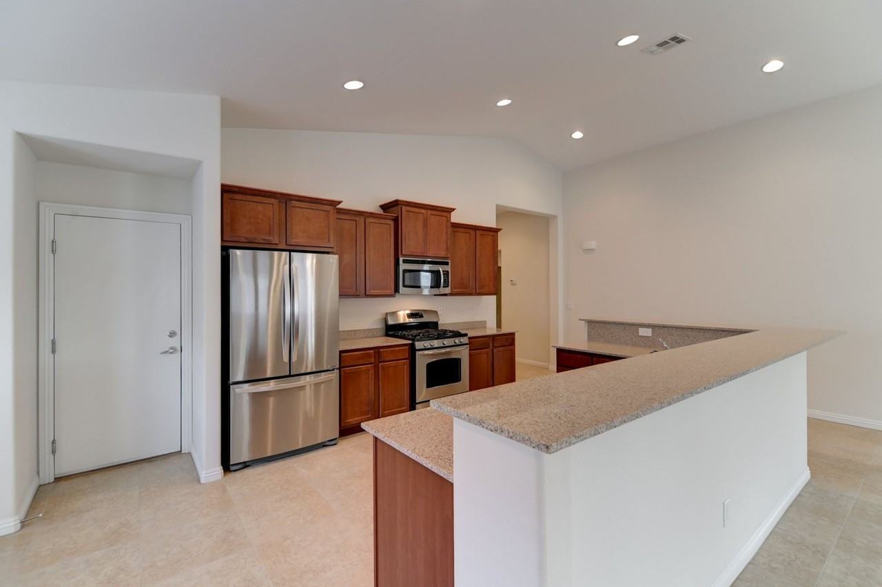 6117 Riverwalk Falls St - Photo 4 of 15