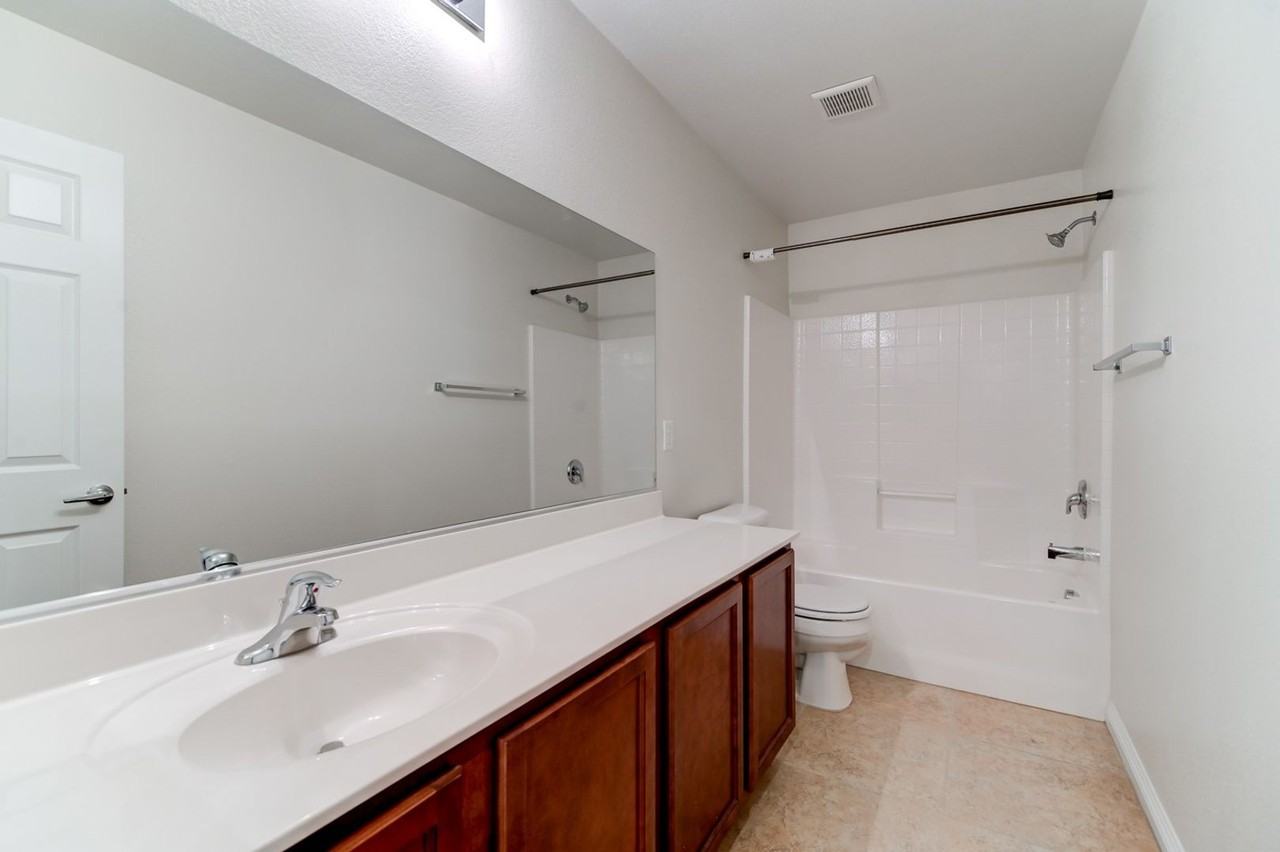 6117 Riverwalk Falls St - Photo 7 of 15