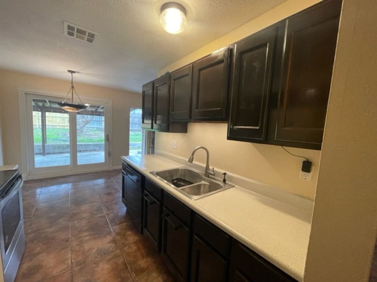 838 Saddlebrook Dr - Photo 6 of 19