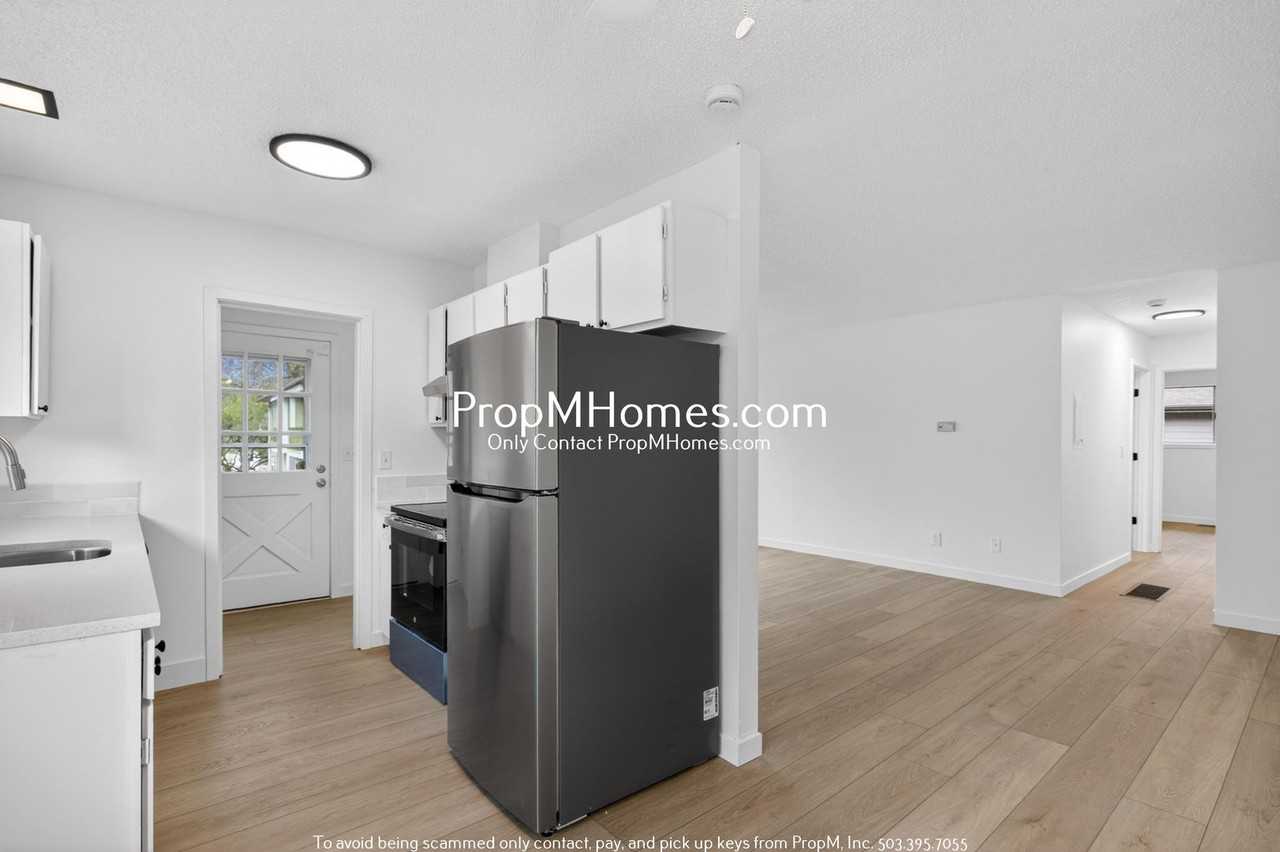 6056 Sw Valley Ave - Photo 5 of 18