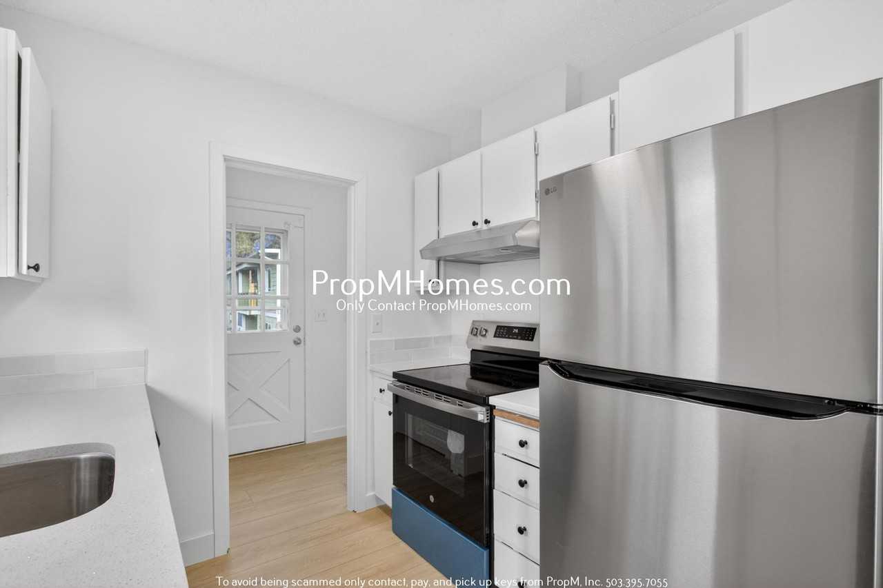 6056 Sw Valley Ave - Photo 7 of 18