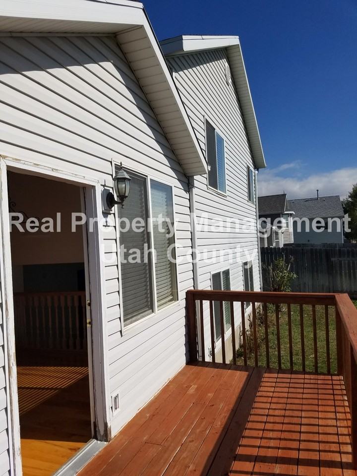 550 E 400 S - Photo 2 of 5