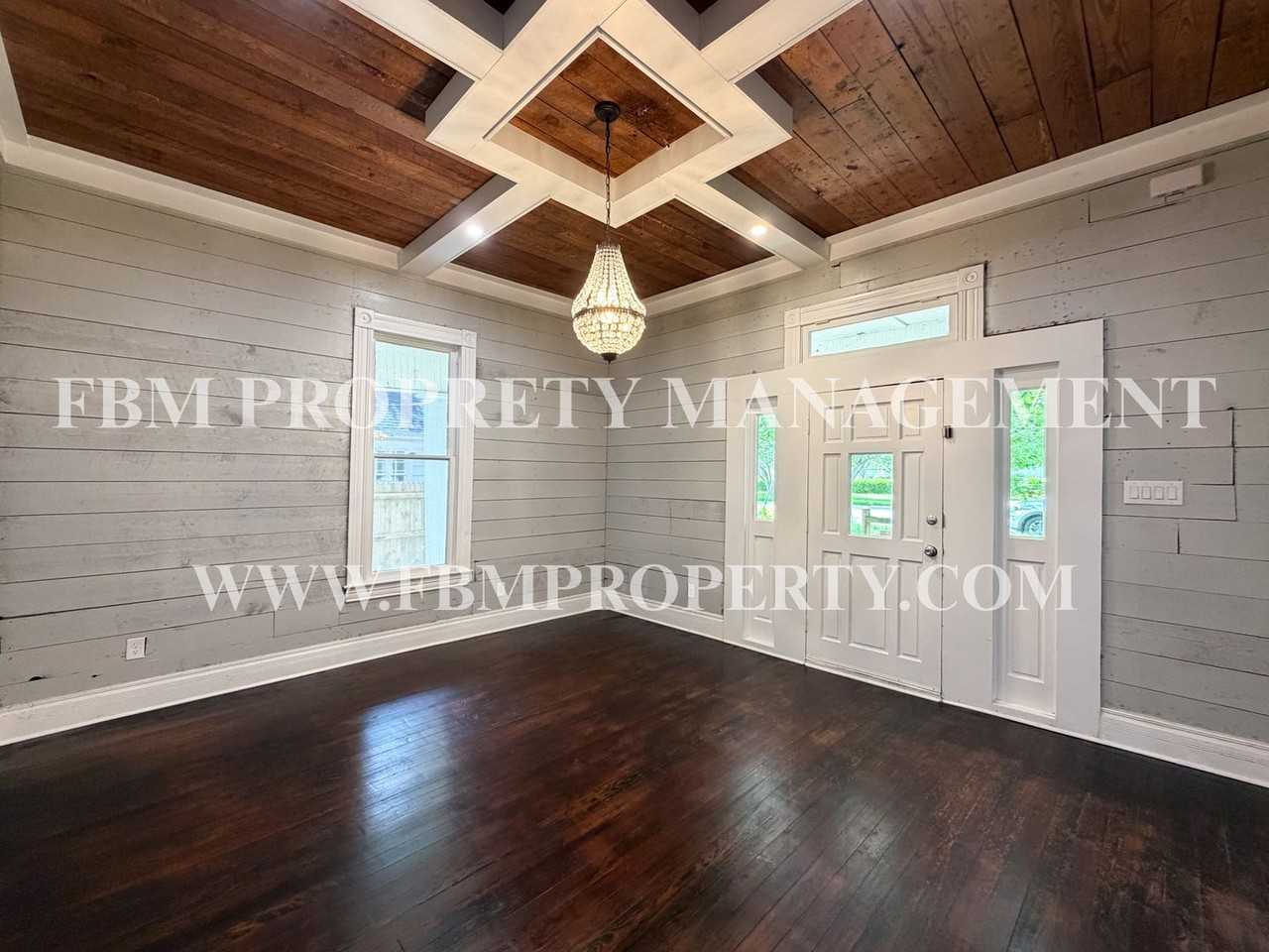 405 W Denton St - Photo 5 of 40