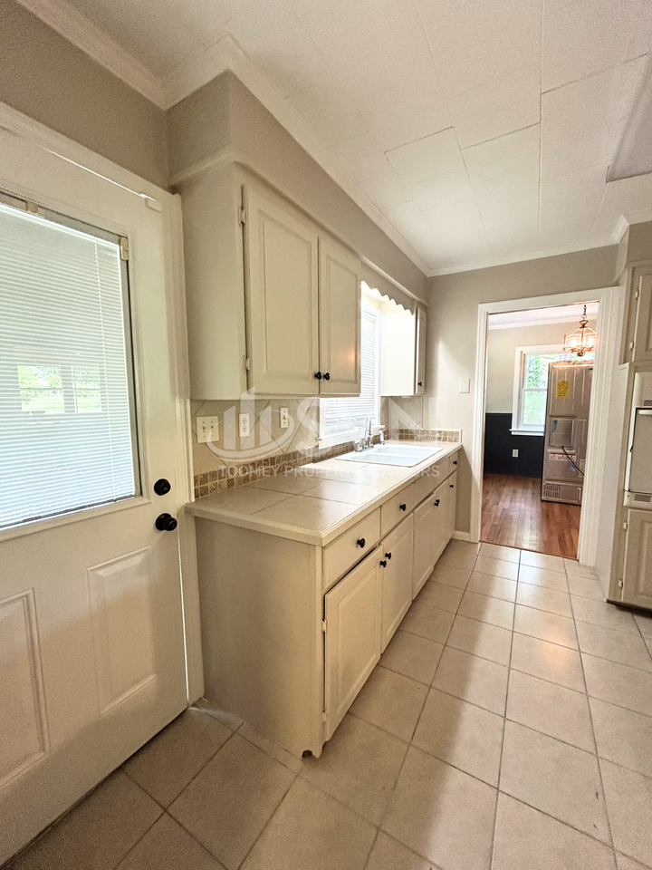 2913 Riverside DriveUnit A - Photo 3 of 16