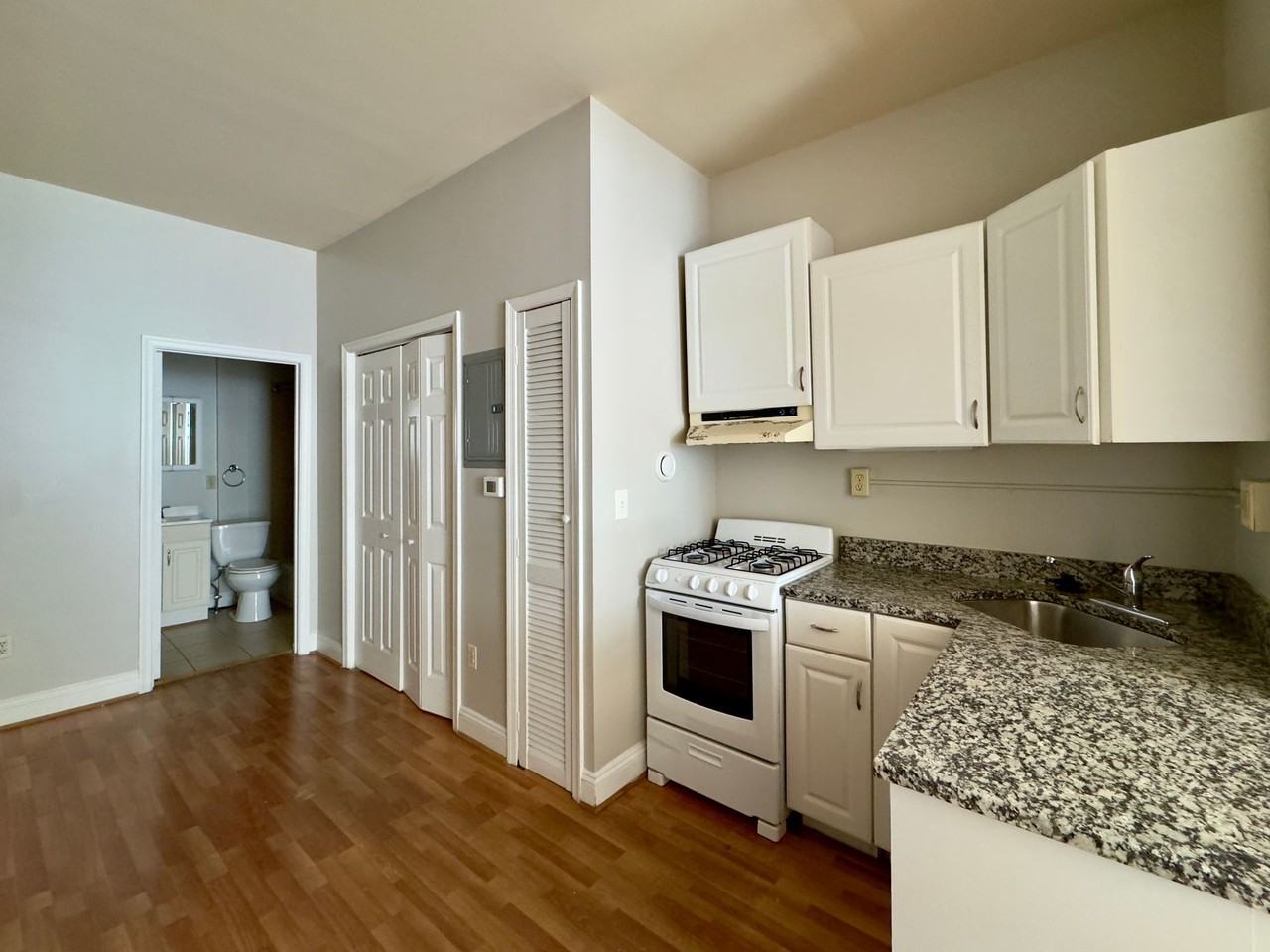 For Rent: Chic Urban Living at 908 N Calvert St – Your City Sanctuary Awaits! - Photo 4 of 12