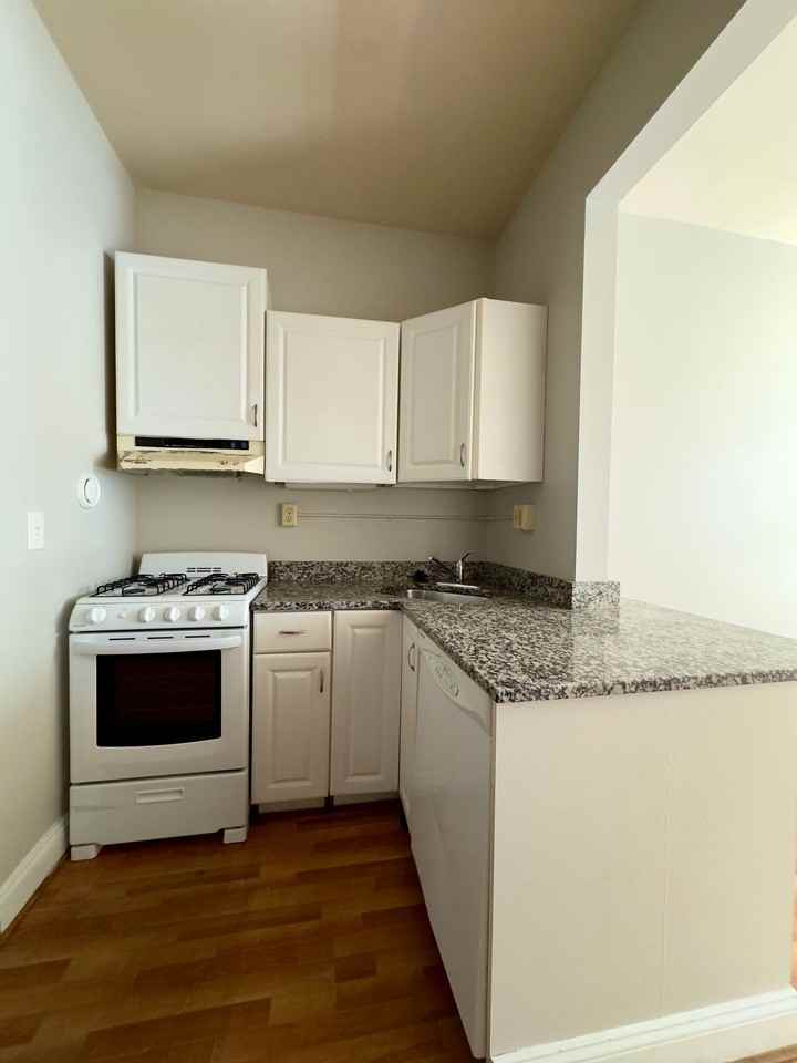 For Rent: Chic Urban Living at 908 N Calvert St – Your City Sanctuary Awaits! - Photo 6 of 12