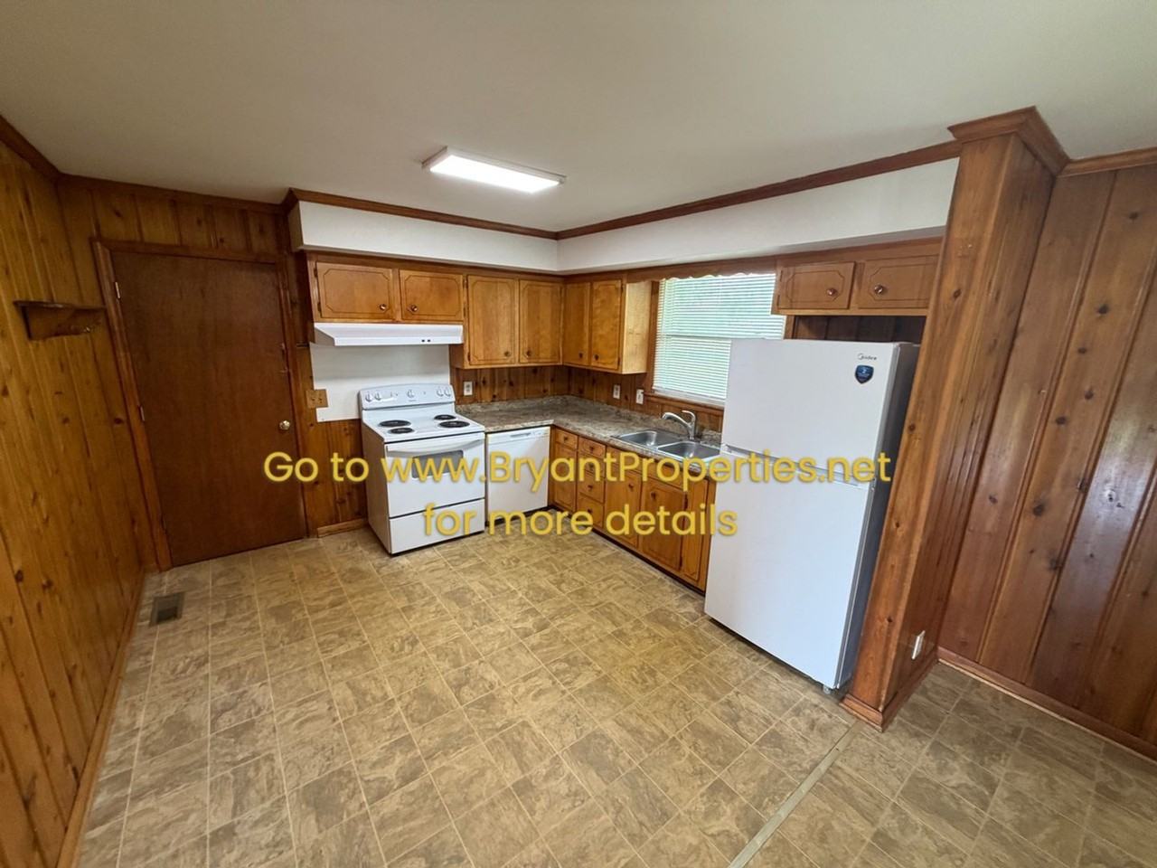 8404 Terry Ln - Photo 4 of 19