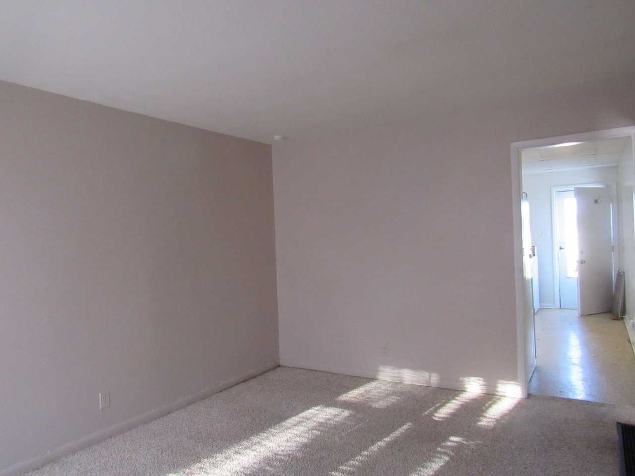 1038 S Nebraska Ave - Photo 5 of 13