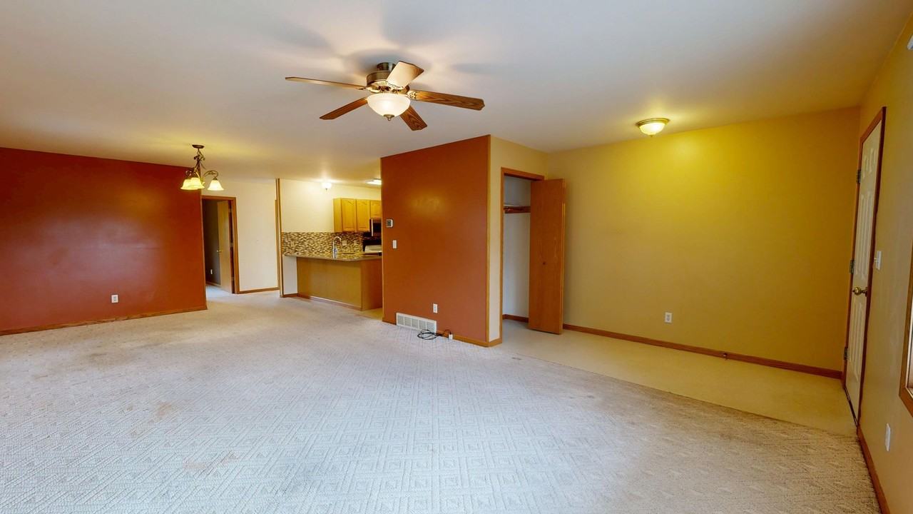 111 Hegge St - Photo 2 of 30
