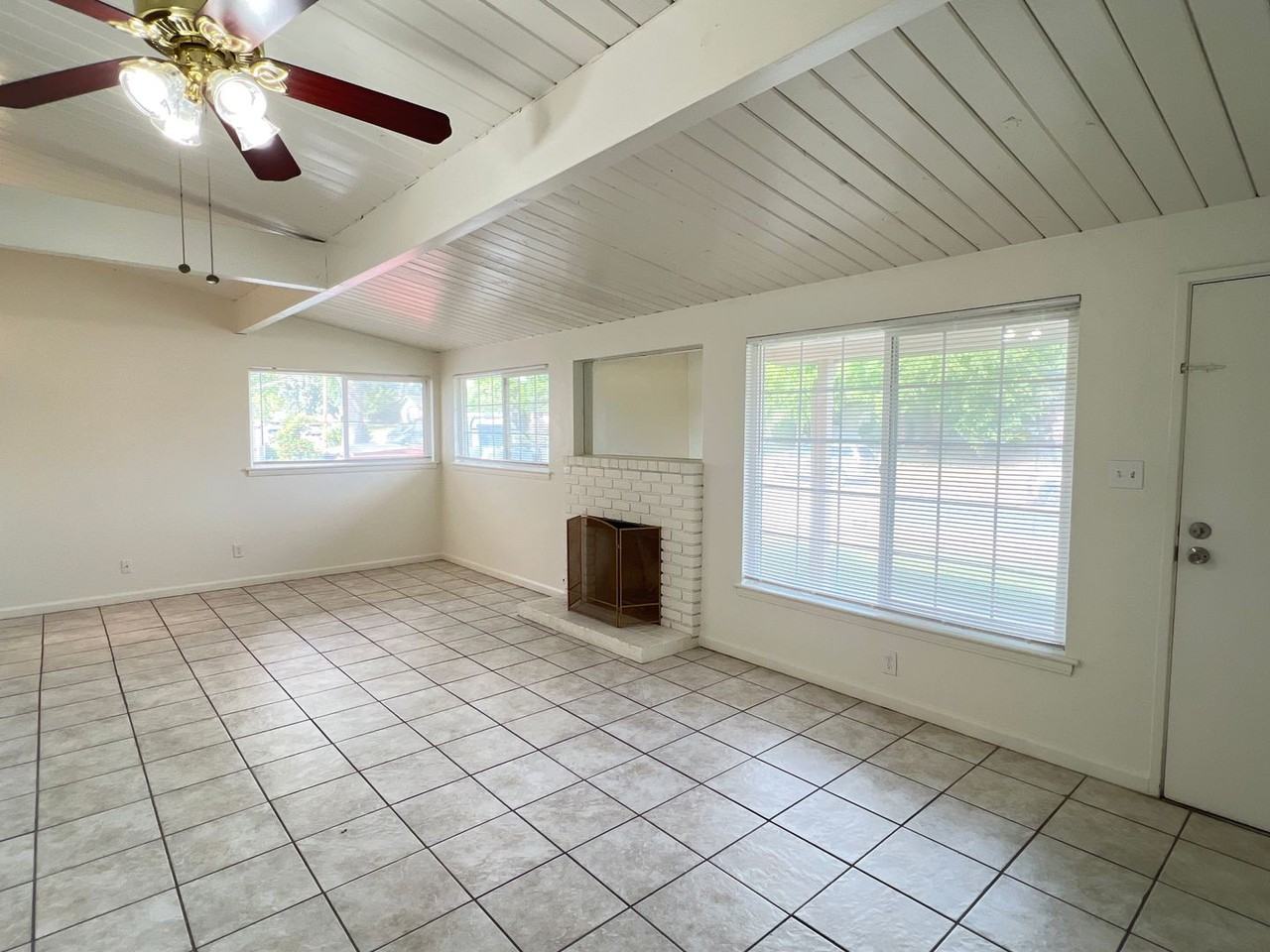 2708 Occidental St - Photo 4 of 20