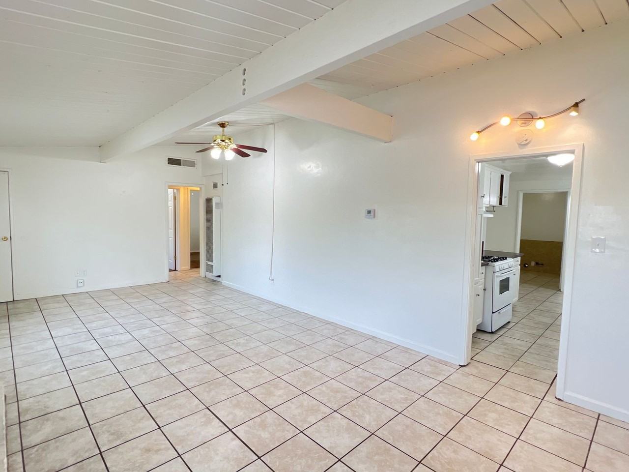 2708 Occidental St - Photo 5 of 20