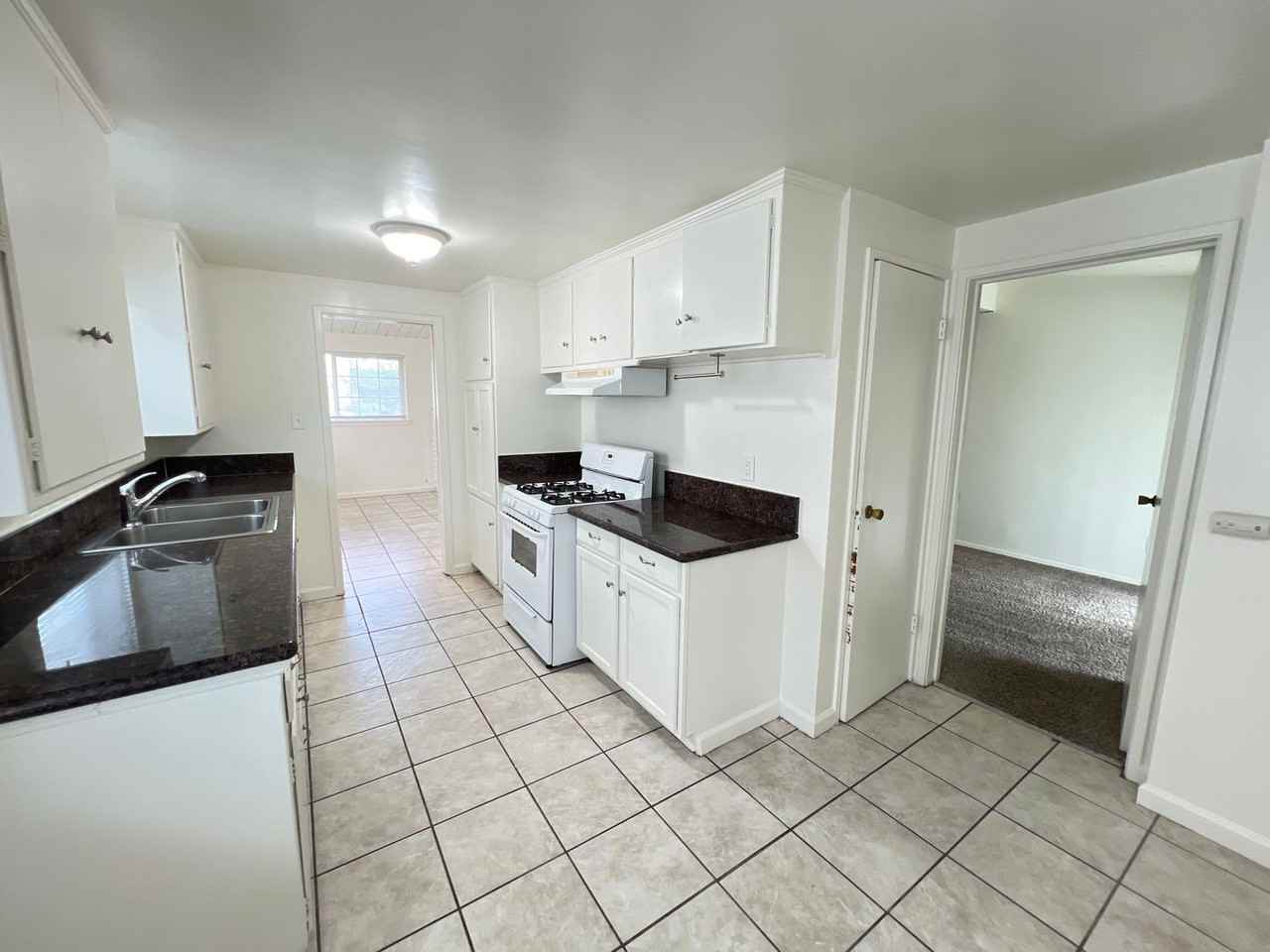 2708 Occidental St - Photo 7 of 20