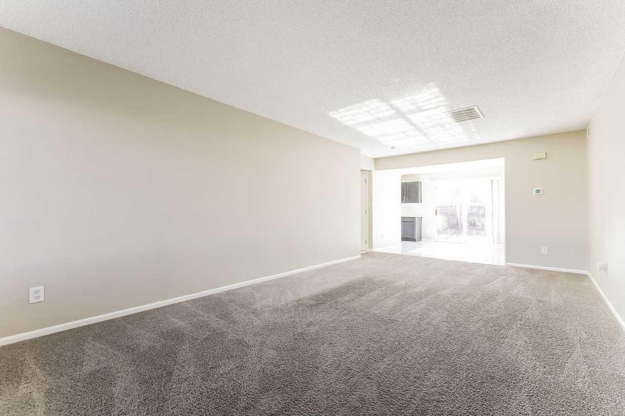 5083 Helena Ct - Photo 3 of 35