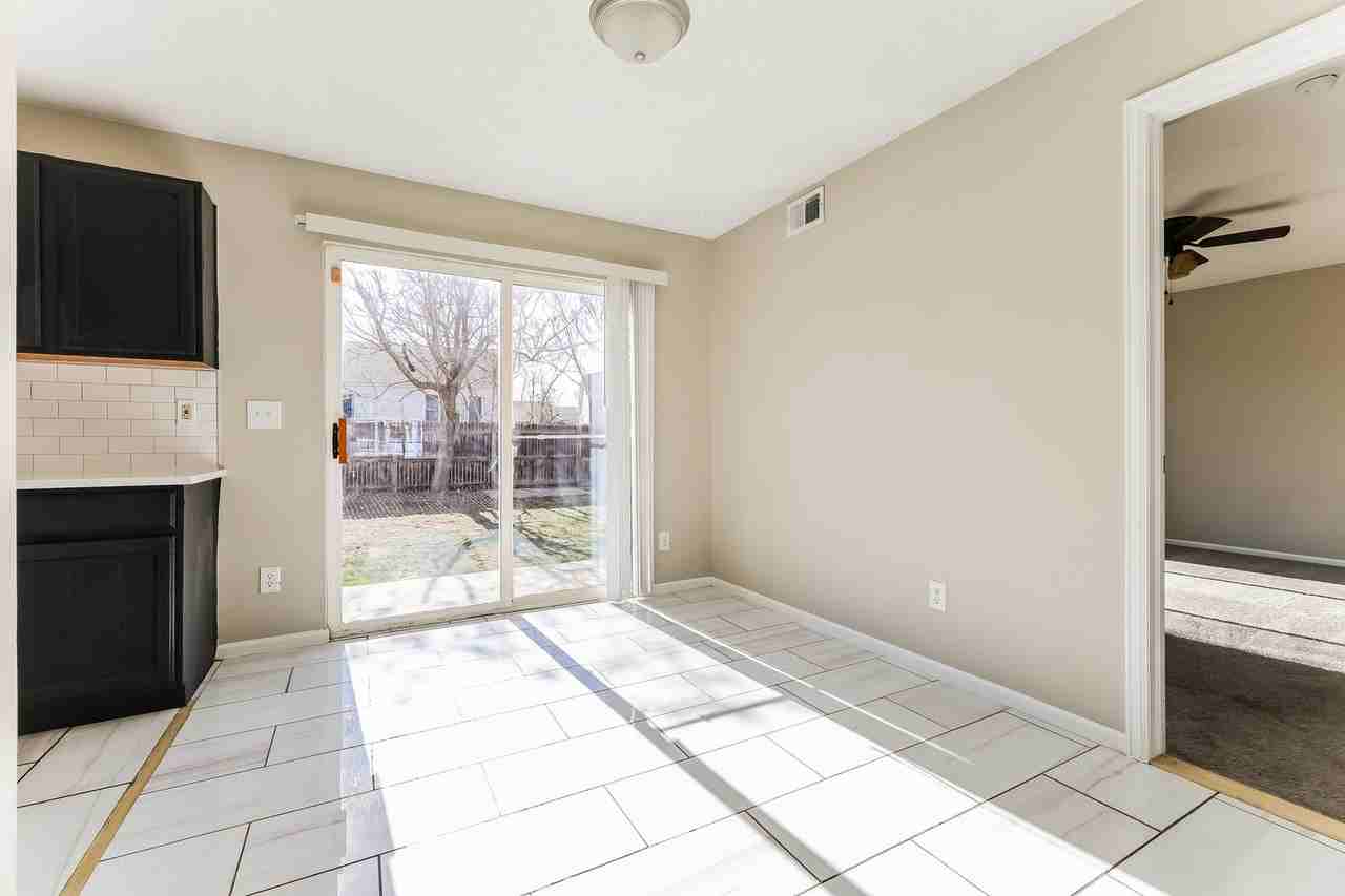 5083 Helena Ct - Photo 5 of 35