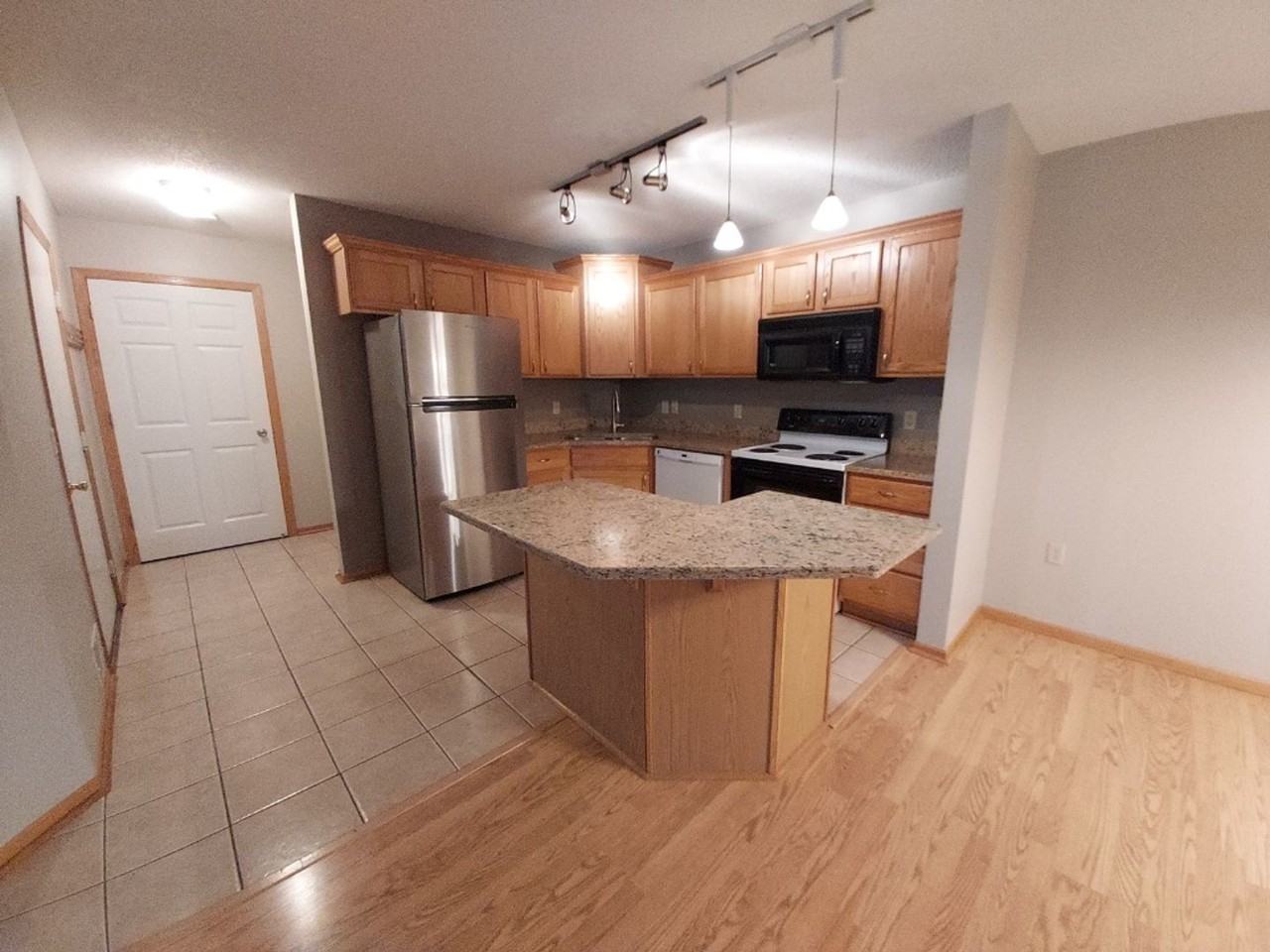 2340 Oakridge Cir - Photo 5 of 22