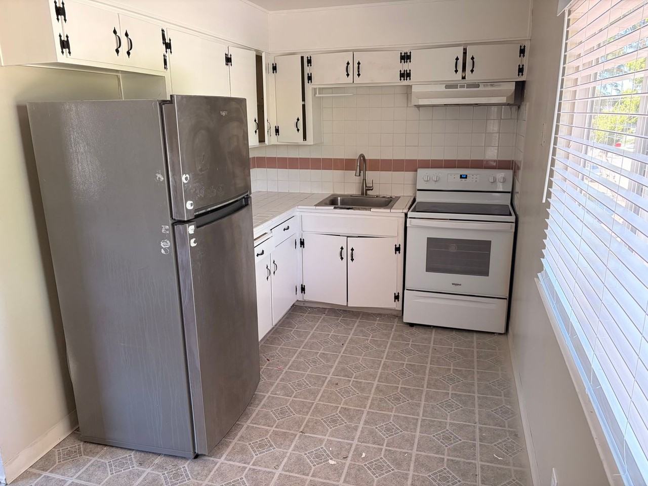 5635 Hoffman Ct - Photo 5 of 10