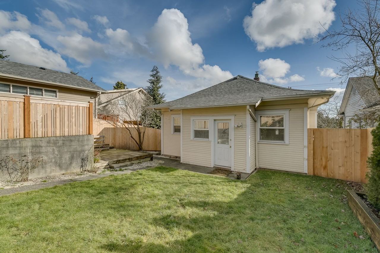 6013 6th Ave Ne - Photo 3 of 24