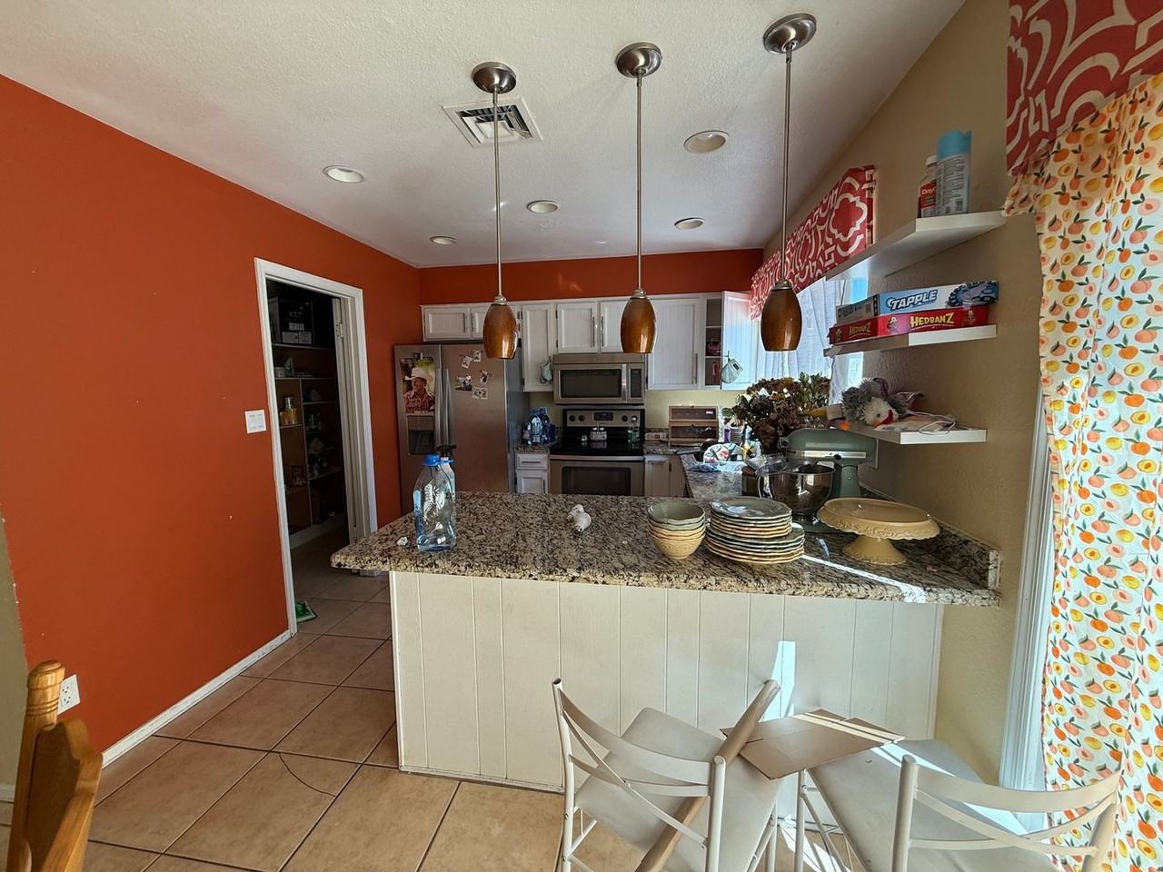 2263 E Hampton Ave - Photo 3 of 11