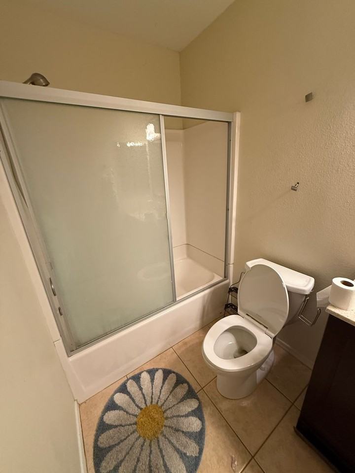 2263 E Hampton Ave - Photo 6 of 11