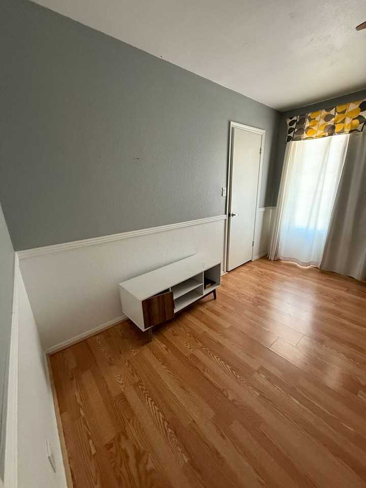 2263 E Hampton Ave - Photo 7 of 11