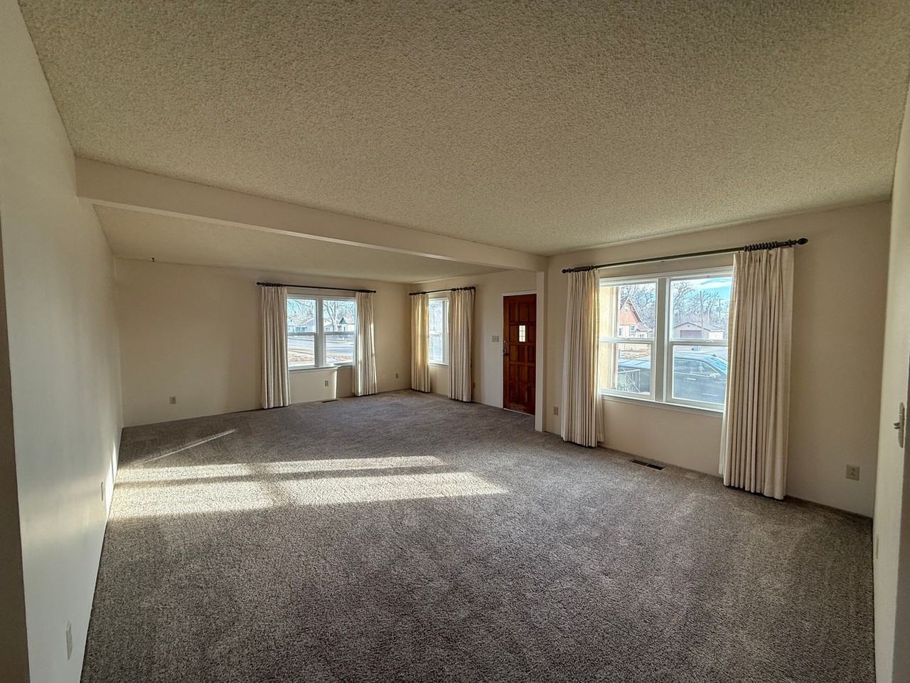 1603 17th St - Photo 4 of 27