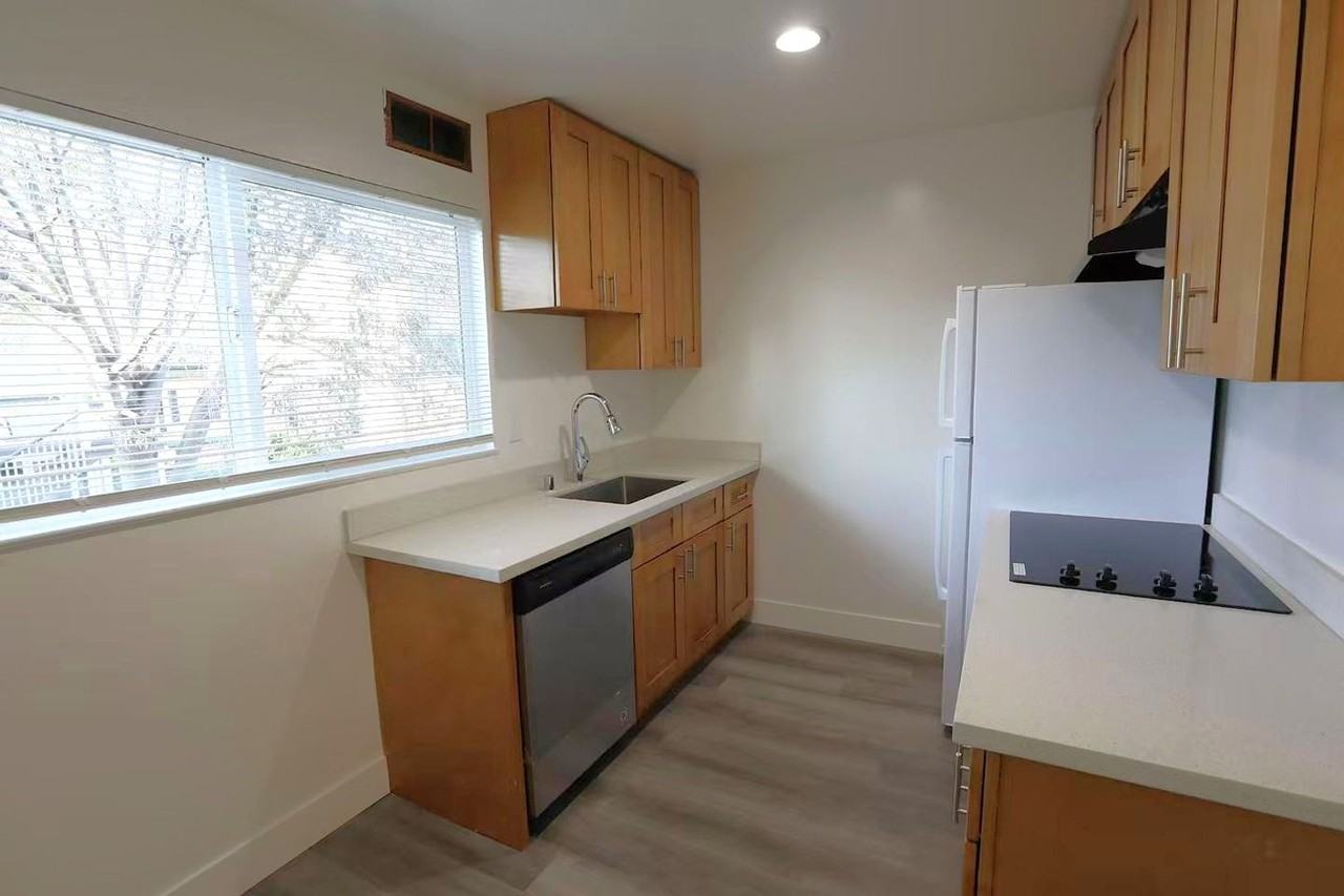 2137 Emerson St - Photo 3 of 6