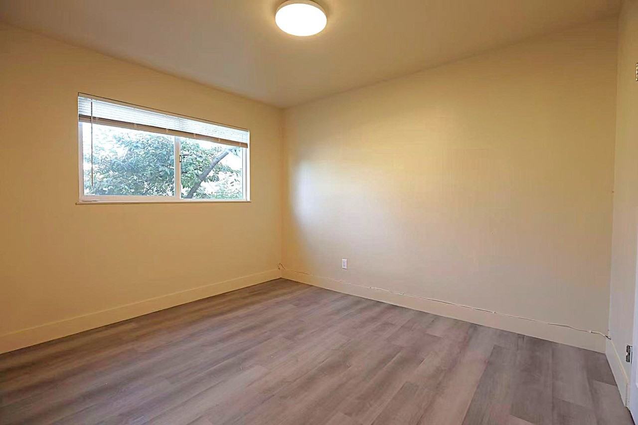 2137 Emerson St - Photo 4 of 6