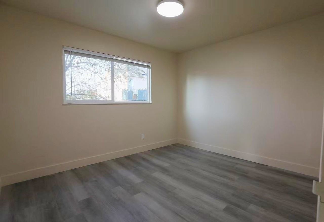 2137 Emerson St - Photo 5 of 6