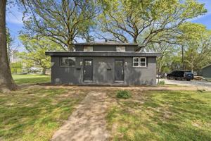 featured image of 924 W Huntington Ave