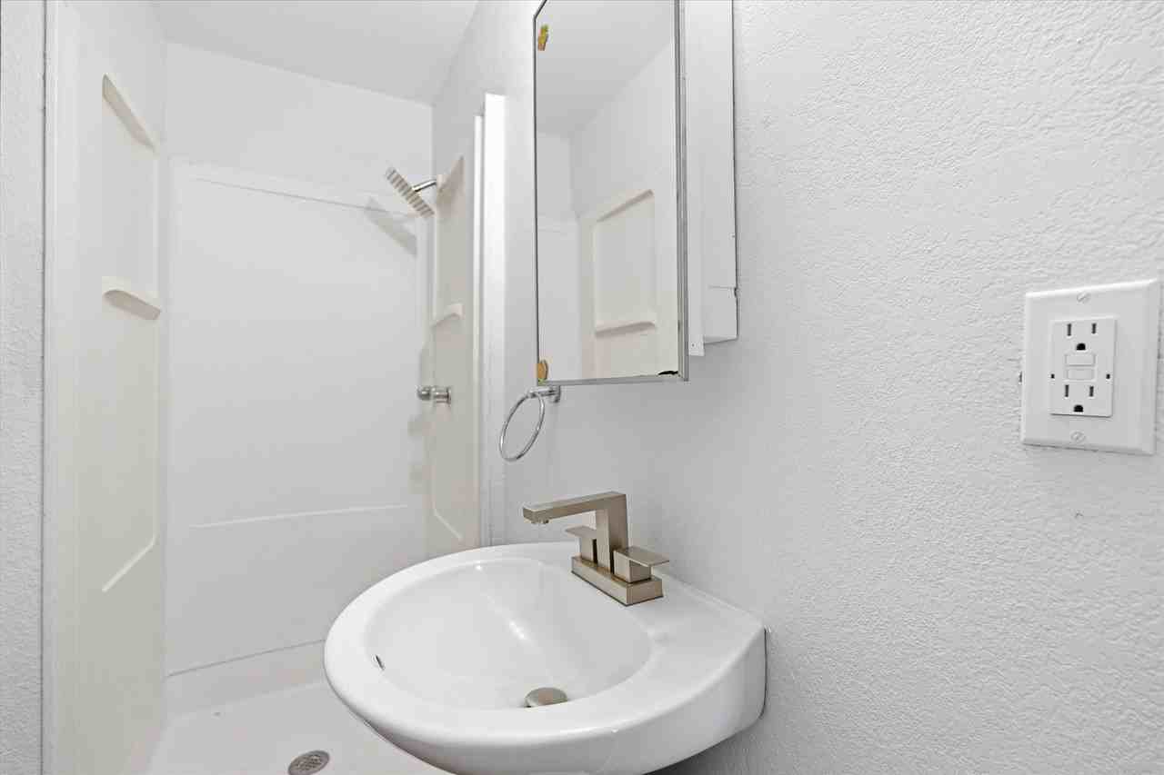 924 Huntington - Photo 3 of 18