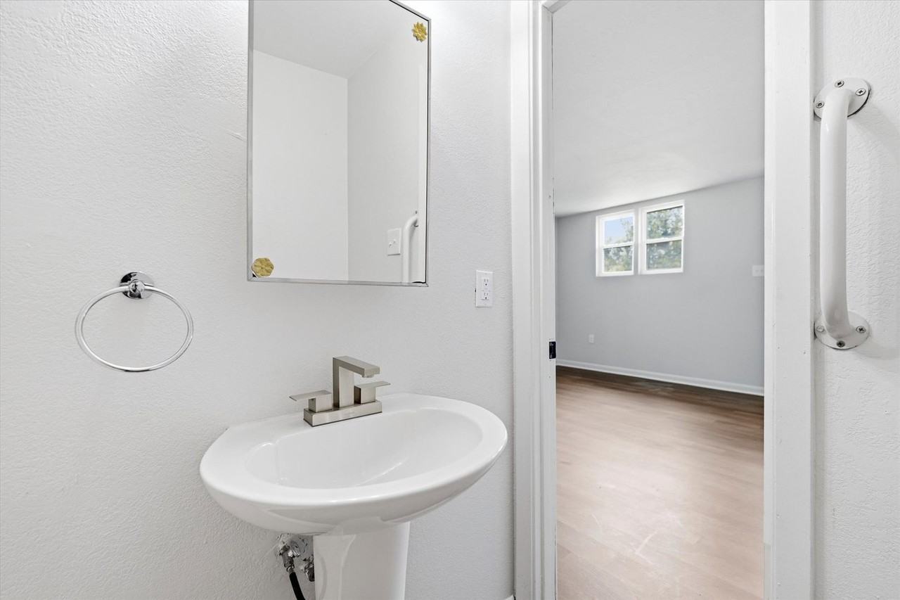 924 Huntington - Photo 4 of 18