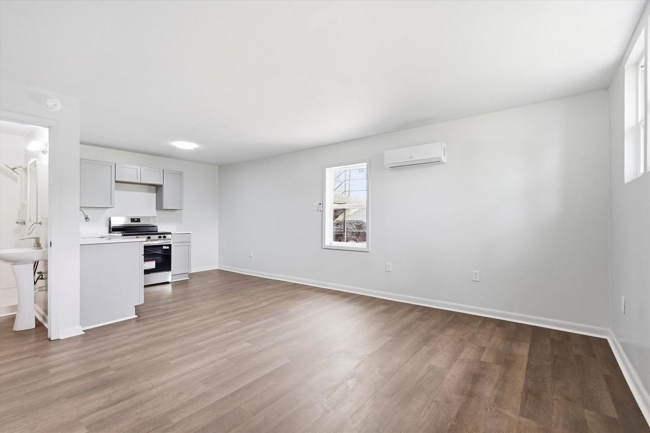 924 Huntington - Photo 6 of 18