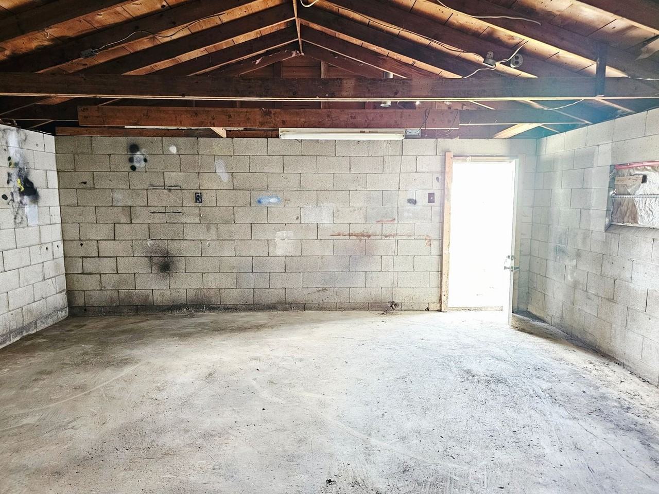 2679 Azelda St - Photo 2 of 33