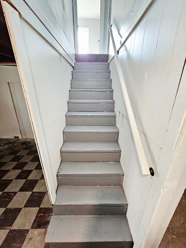 2679 Azelda St - Photo 6 of 33