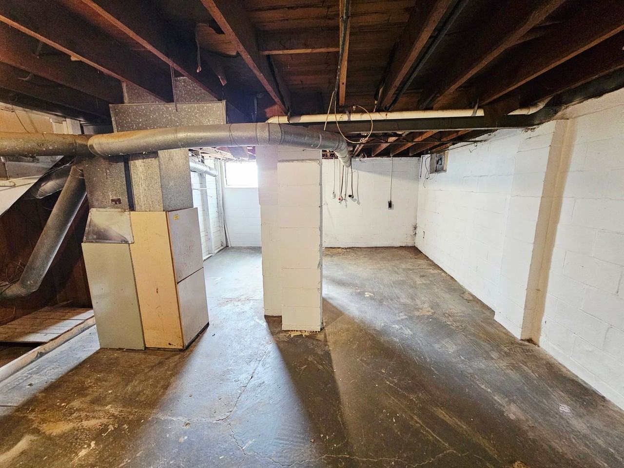 2679 Azelda St - Photo 7 of 33