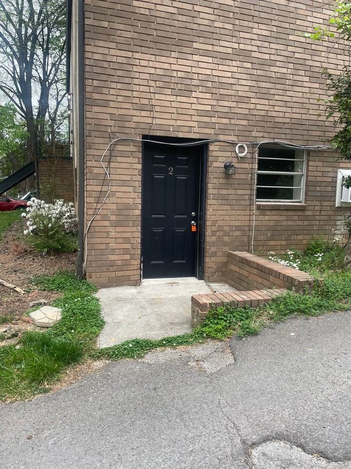 5816 Sanford Rd - Photo 2 of 10