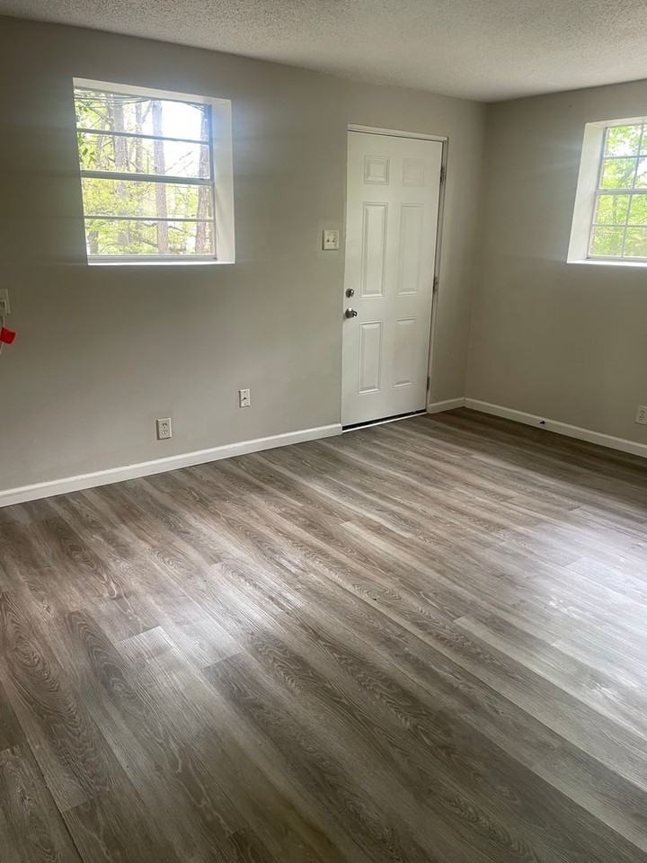 5816 Sanford Rd - Photo 3 of 10