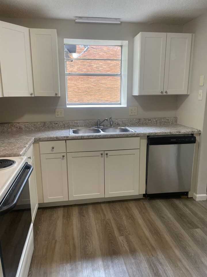 5816 Sanford Rd - Photo 7 of 10