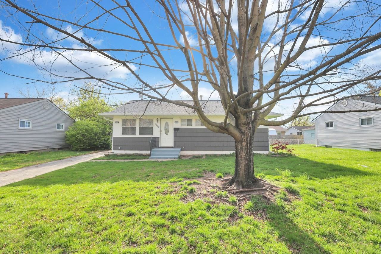 1028 S Harris Ave - Photo 2 of 36