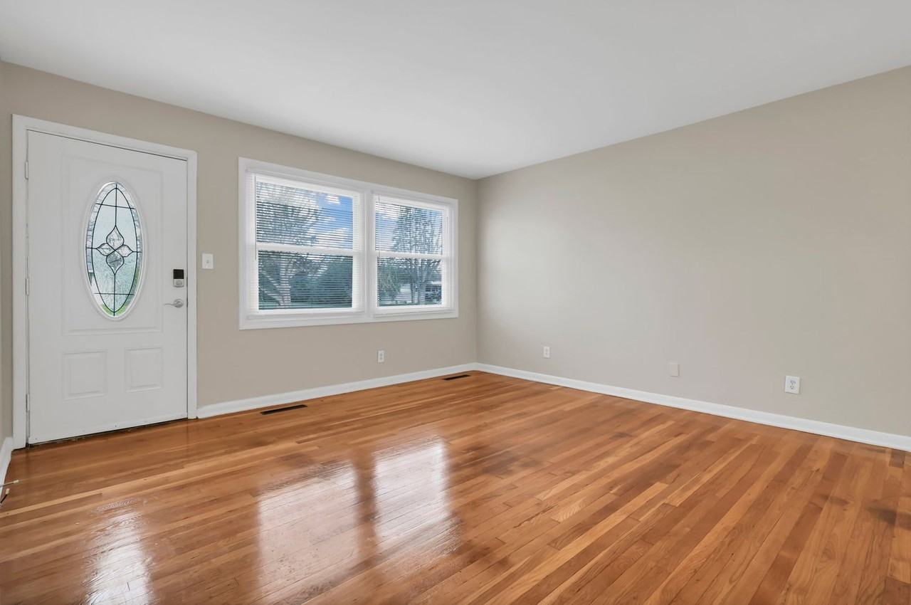 1028 S Harris Ave - Photo 6 of 36