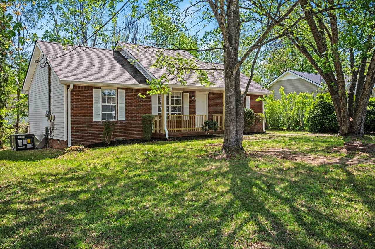 561 Jacquie Dr - Photo 2 of 26