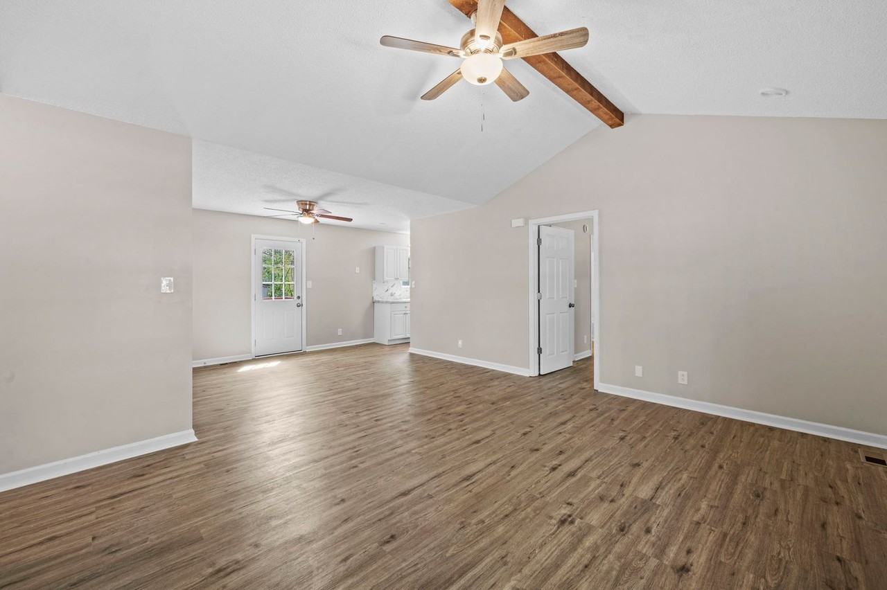 561 Jacquie Dr - Photo 5 of 26