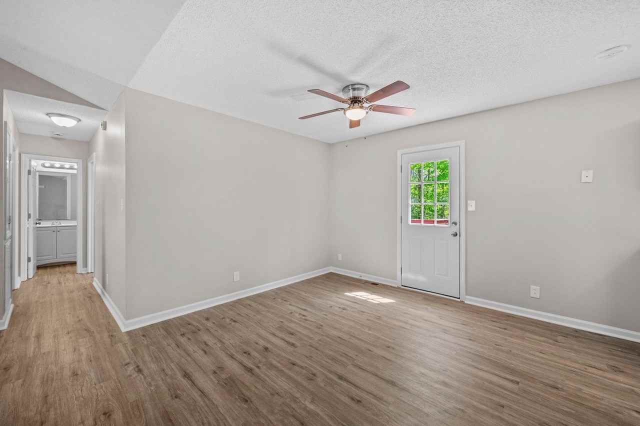 561 Jacquie Dr - Photo 6 of 26