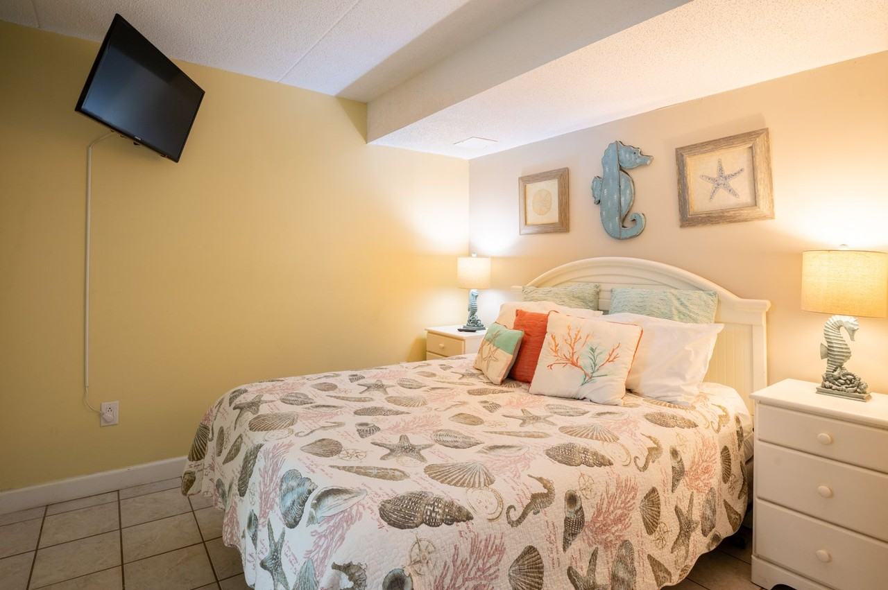 216 Cabana 216 @ 222 Carolina Beach Ave N - Photo 3 of 13