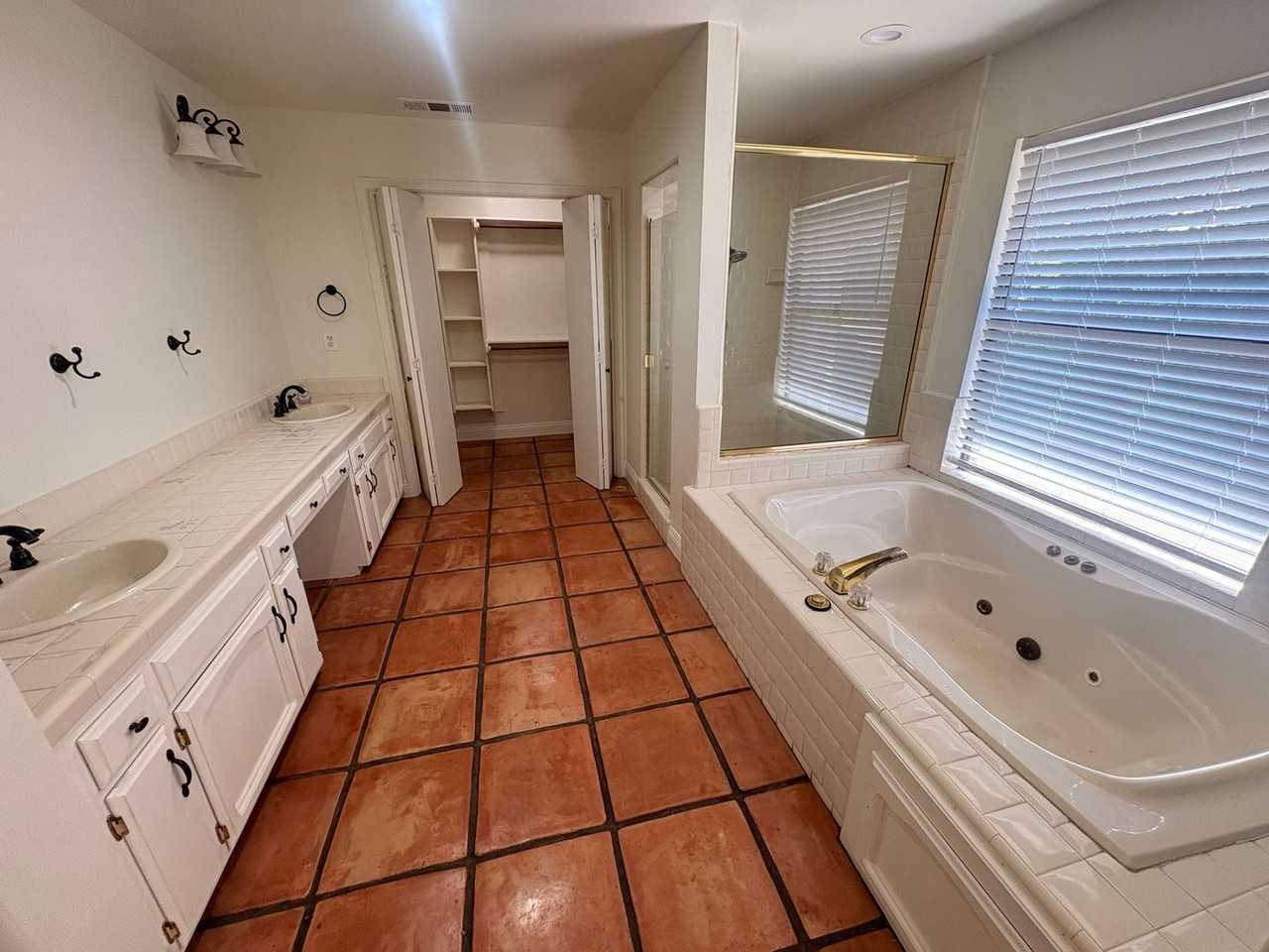 5339 W Sweet Ct - Photo 5 of 11