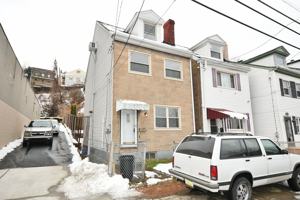 featured image of 2528 Mission St