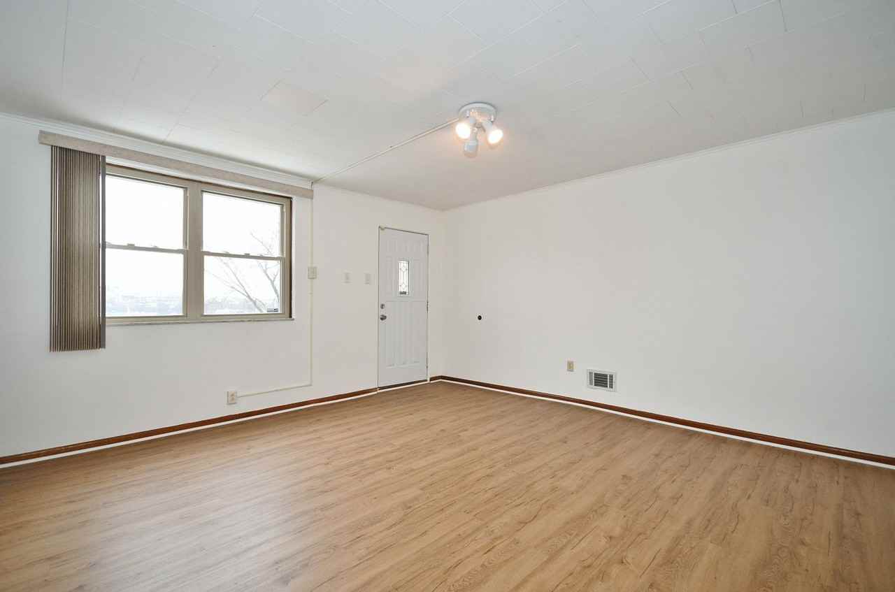 2528 Mission St - Photo 2 of 25