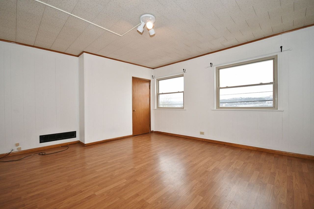 2528 Mission St - Photo 4 of 25