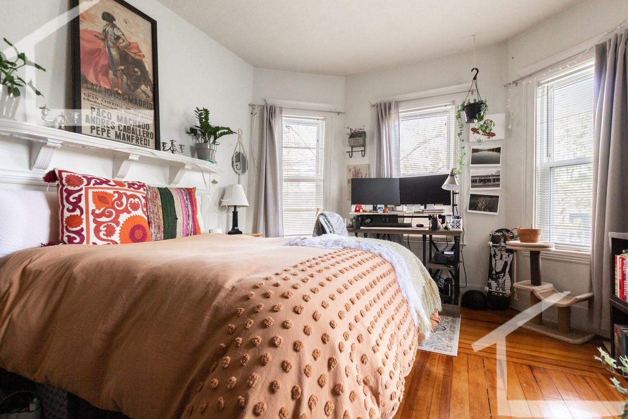 550 Washington St - Photo 3 of 10