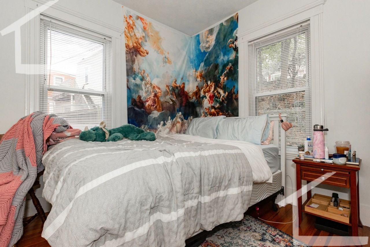 550 Washington St - Photo 6 of 10